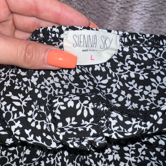 TANK TOP Like New - Picture 2 of 3